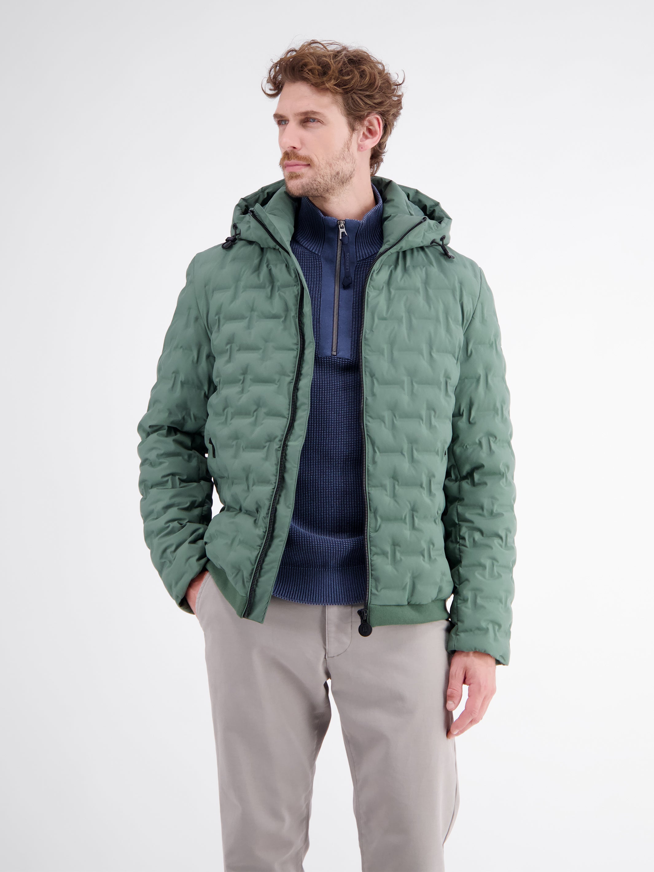 Wärmende Funktions-Steppjacke mit abnehmbarer Kapuze