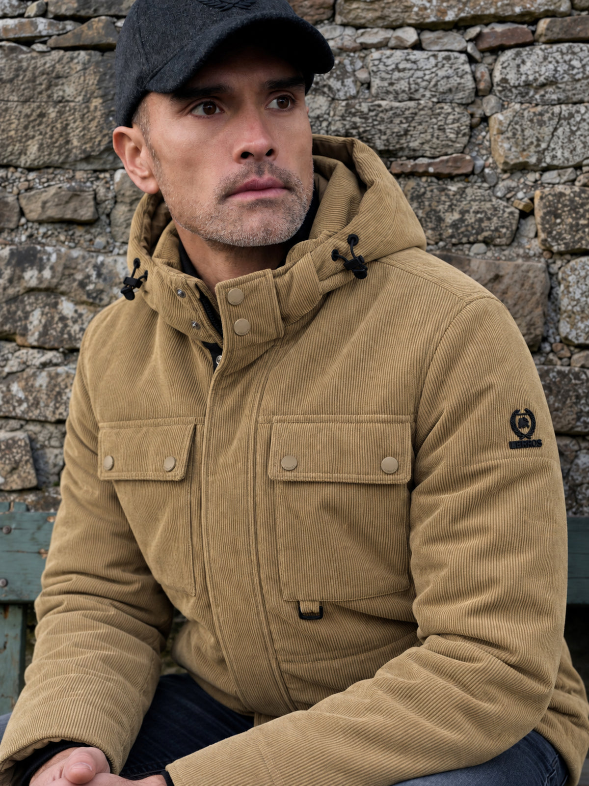 Wind- und wasserabweisende Funktionsjacke aus Cord