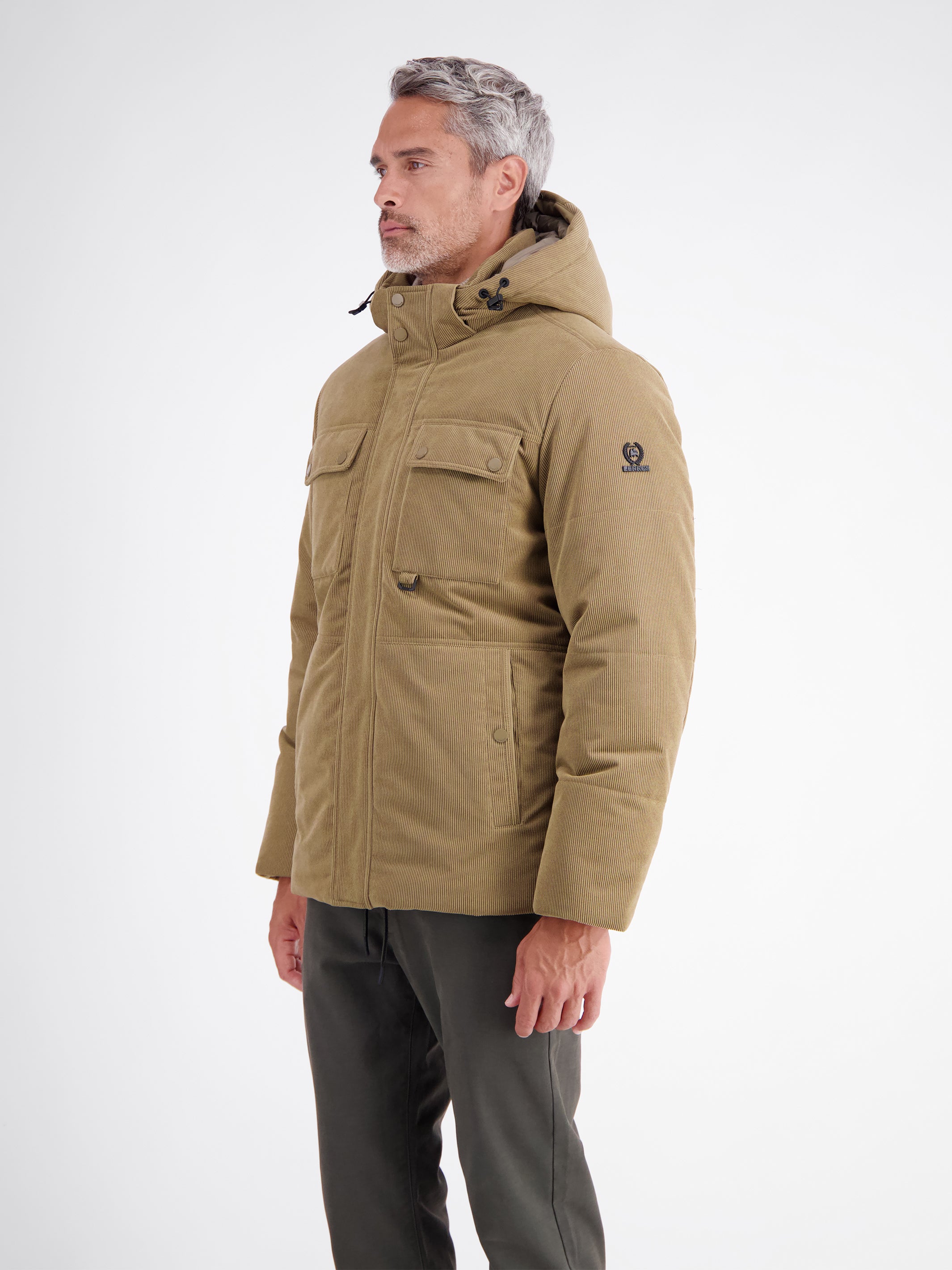 Functionele jas van wind- en waterafstotende corduroy stof