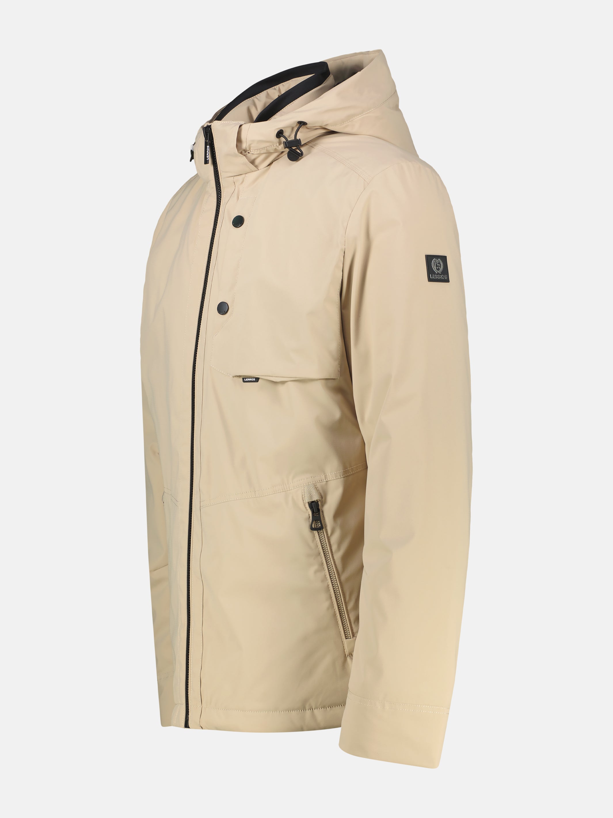 Sportive Jacke aus wind- und wasserabweisender Kunstfaser