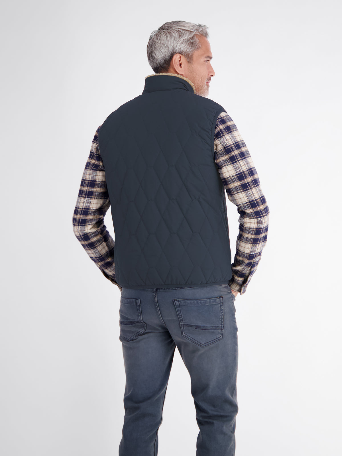 Reversible vest, warming and water-repellent