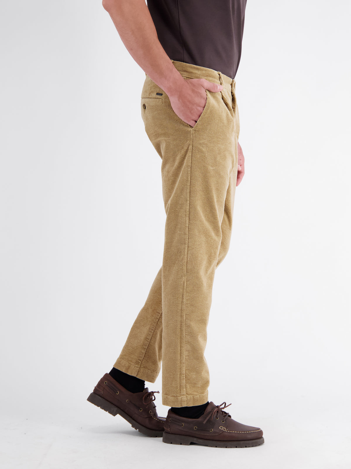 Bequeme und robuste Chino aus flexiblem Cordgewebe