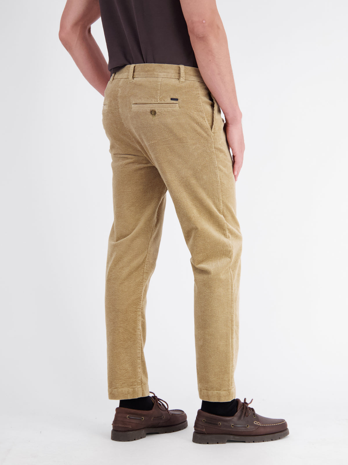 Bequeme und robuste Chino aus flexiblem Cordgewebe