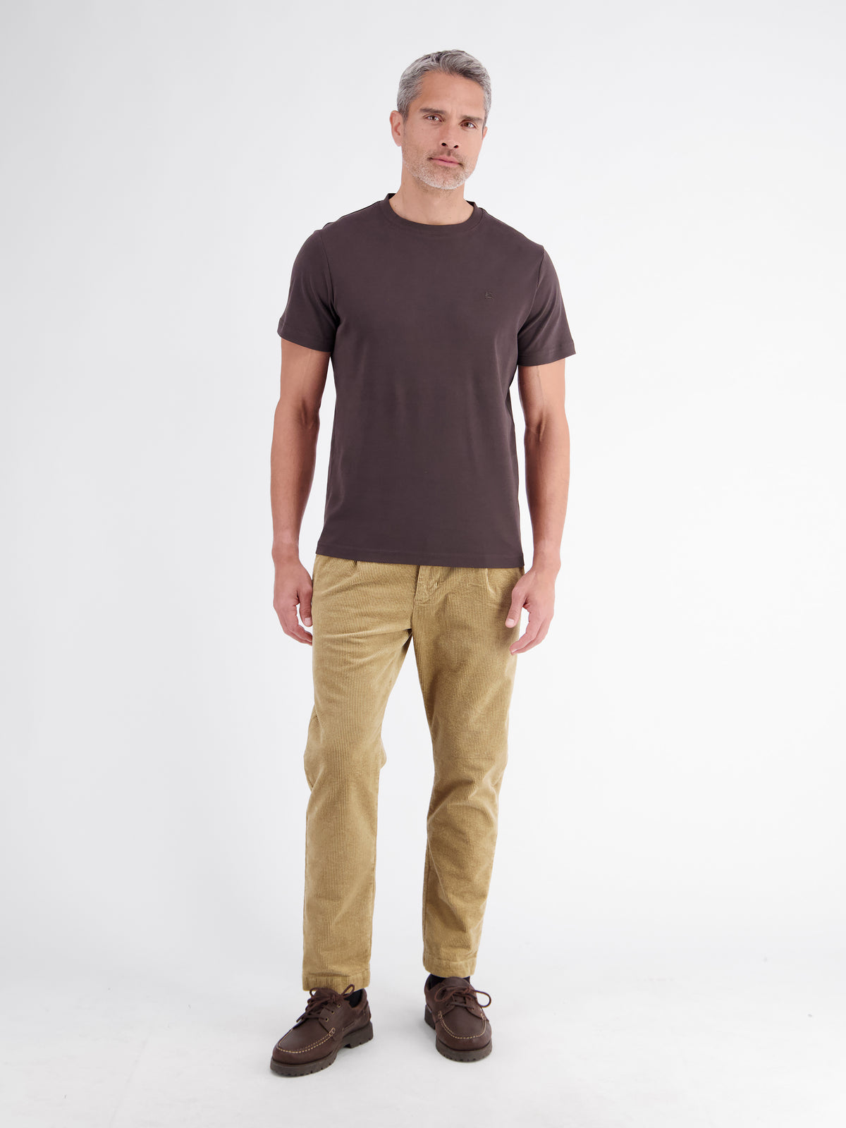 Bequeme und robuste Chino aus flexiblem Cordgewebe