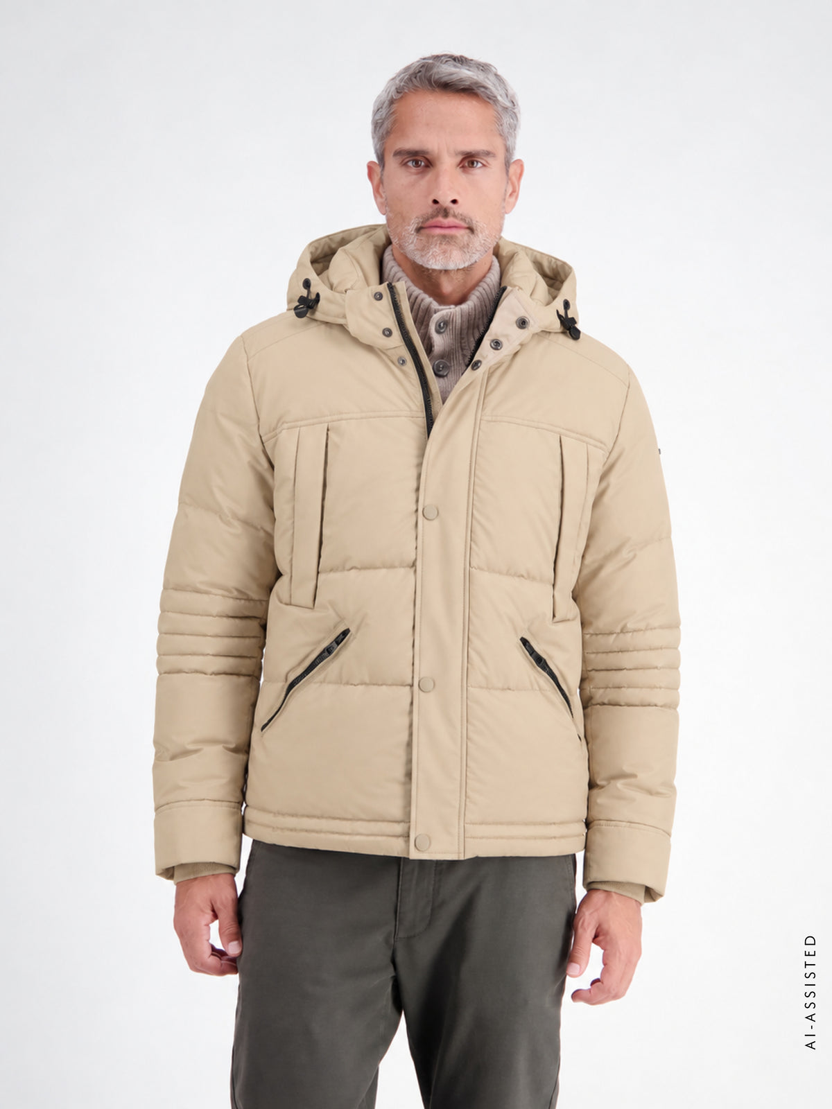 Sportive Steppjacke mit Wattierung und abnehmbarer Kapuze