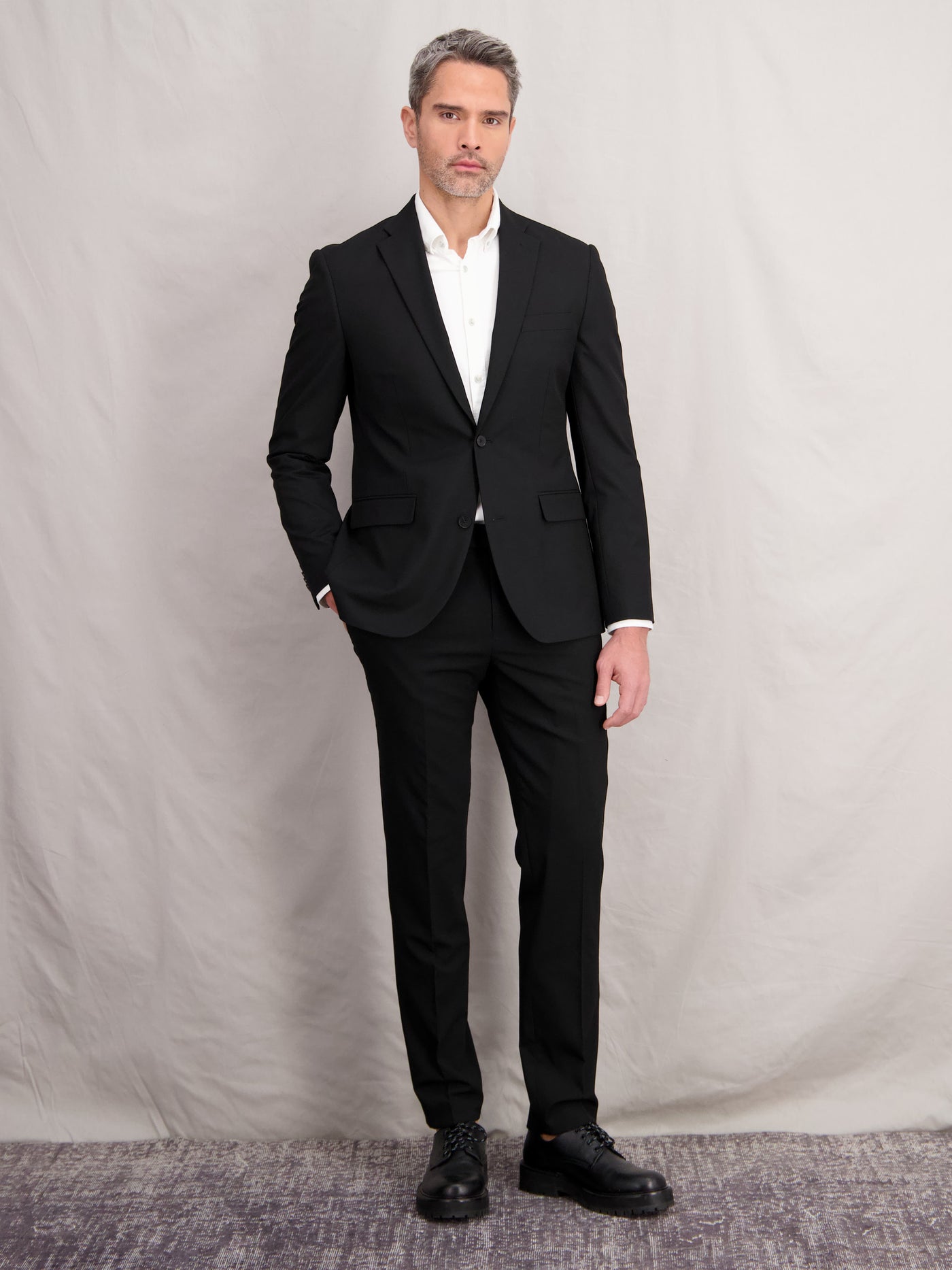 Men's suit trousers with stretch, straight cut