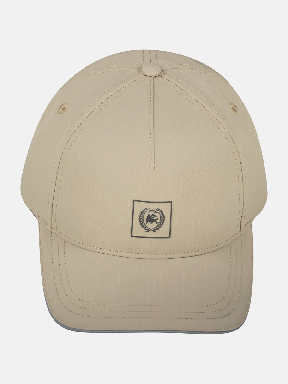 Sporty baseball cap made of durable synthetic fabric