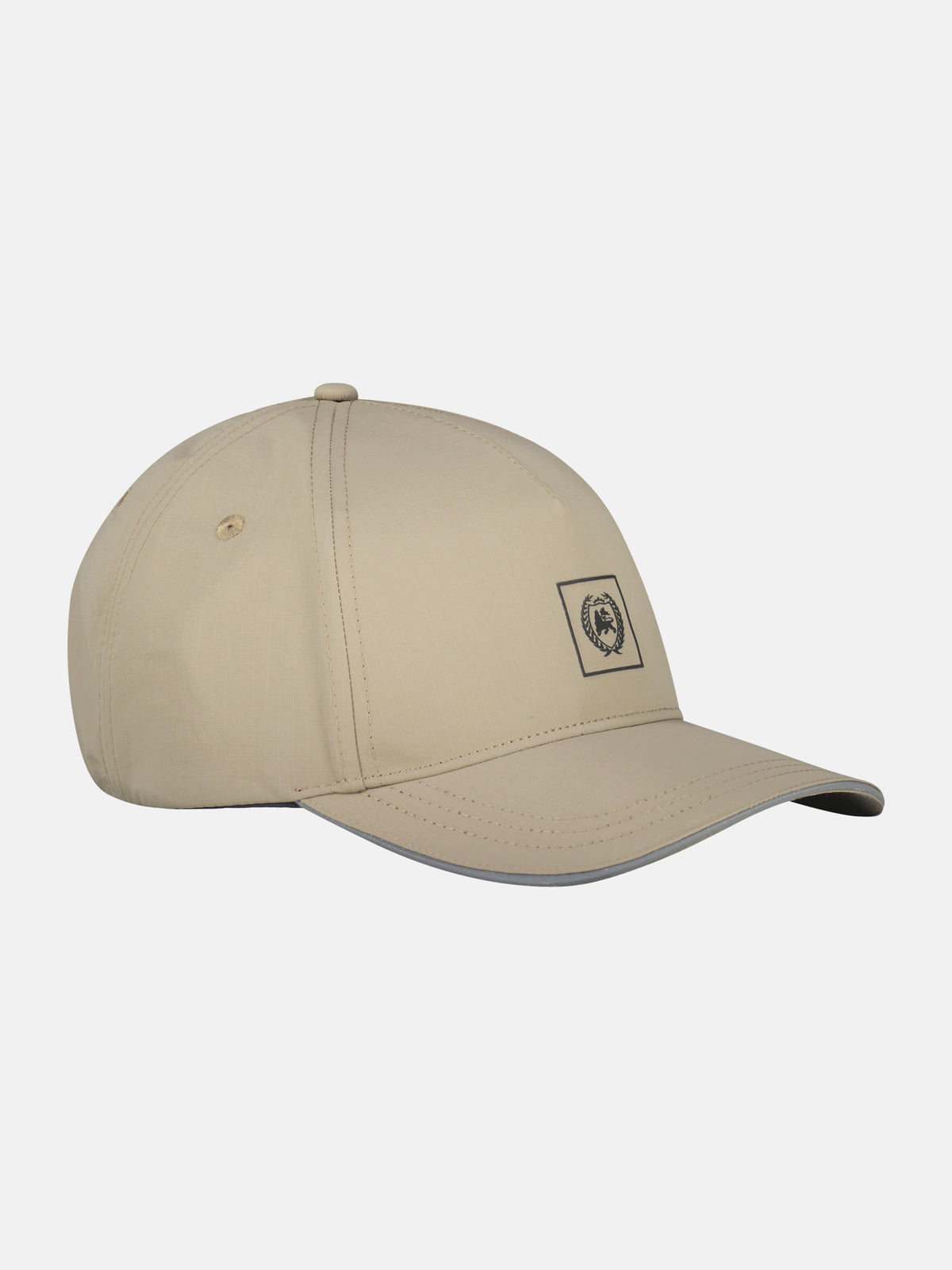 Sporty baseball cap made of durable synthetic fabric