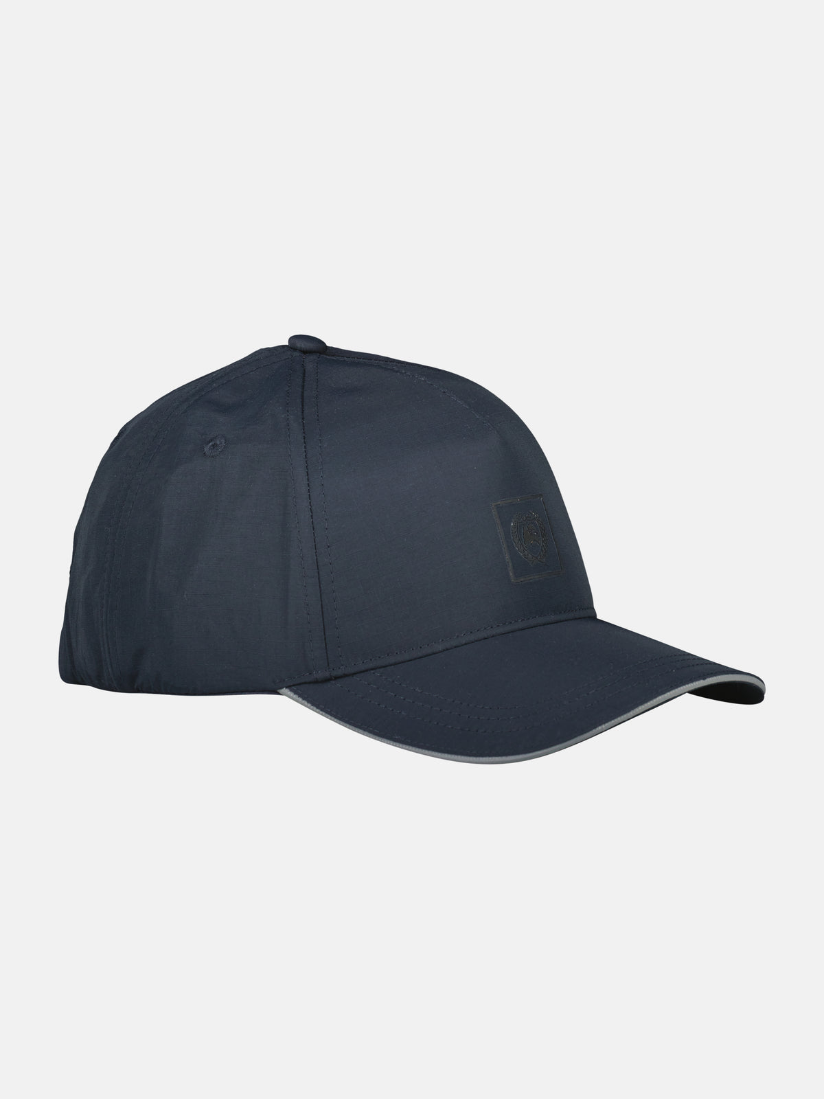 Sporty baseball cap made of durable synthetic fabric