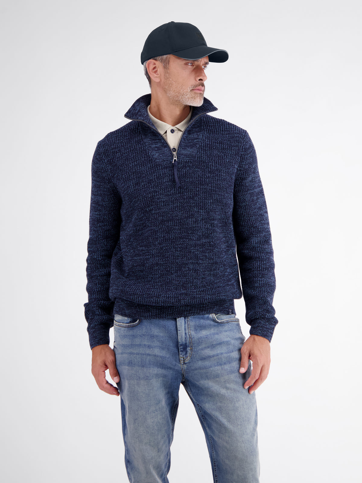 Sporty baseball cap made of durable synthetic fabric