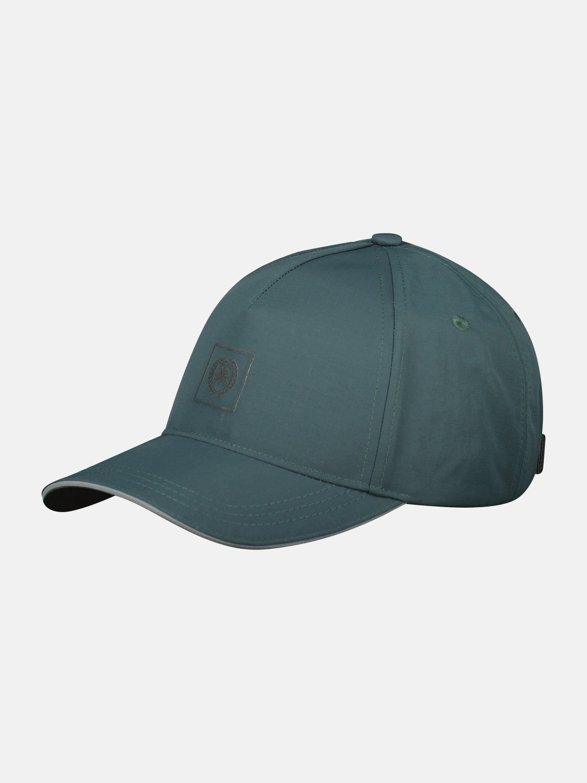 Sporty baseball cap made of durable synthetic fabric