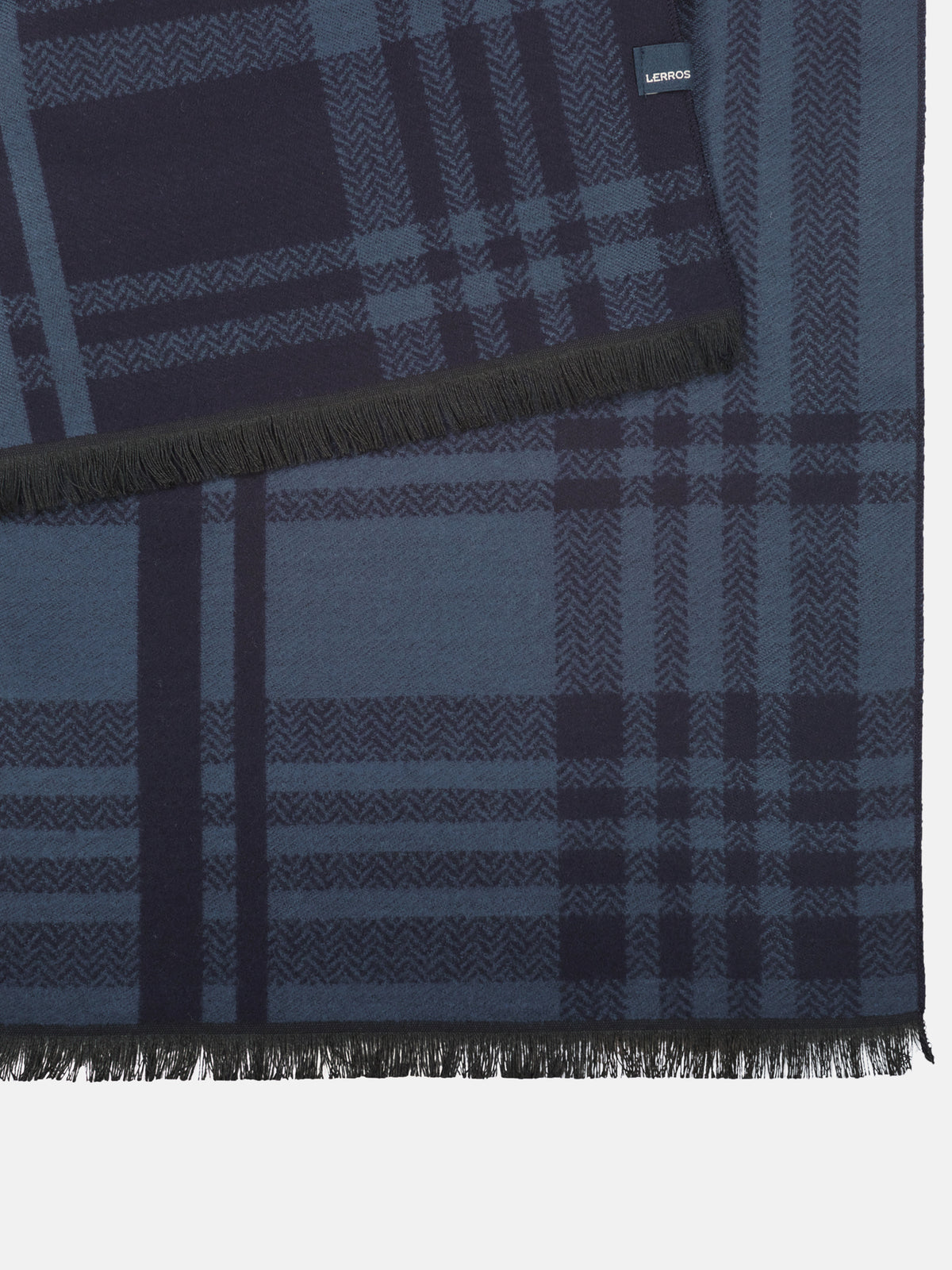 Woven, warming scarf with a check pattern