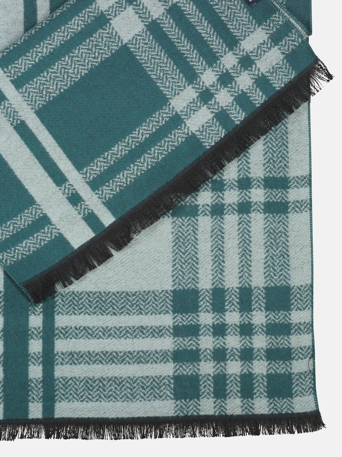 Woven, warming scarf with a check pattern