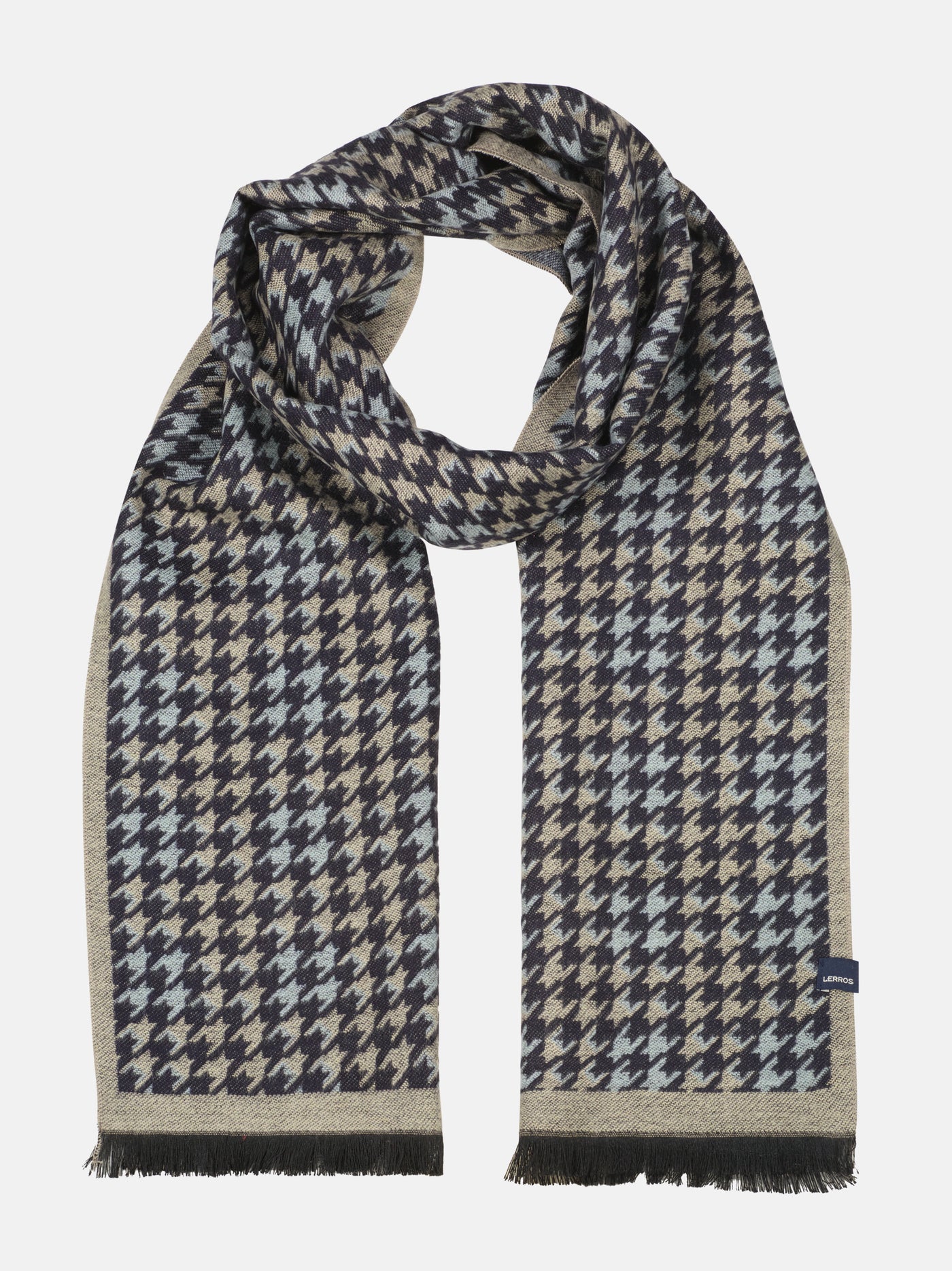 Fashionable scarf with fringes and timeless pattern