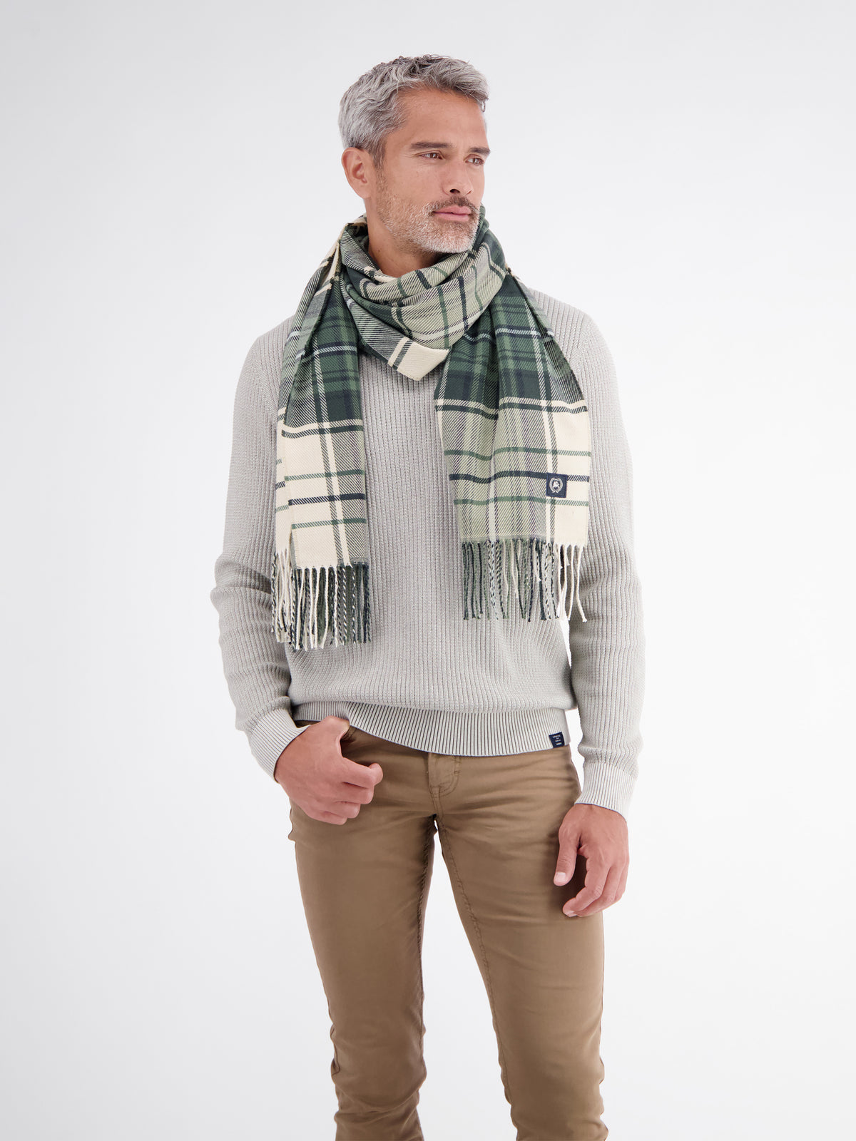 Checked woven scarf made of durable blended fabric
