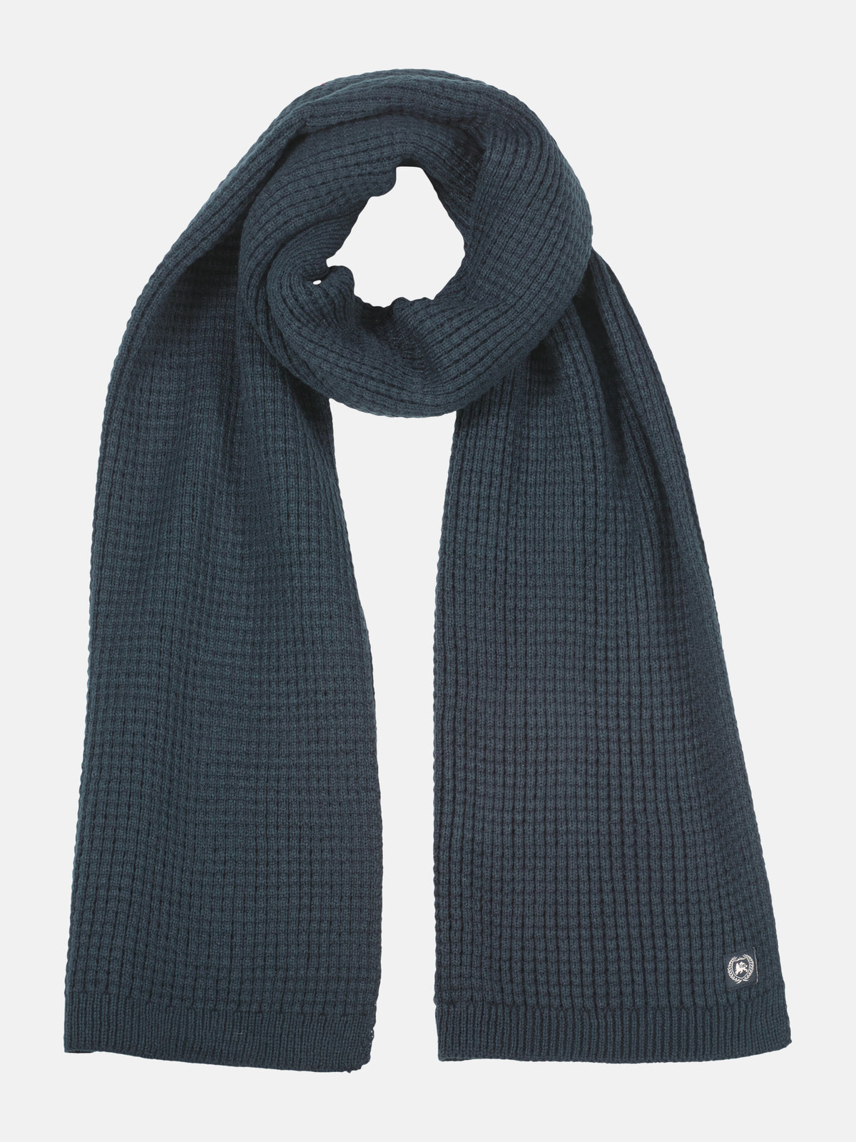 Knitted scarf made of warming synthetic fiber with a flexible structure