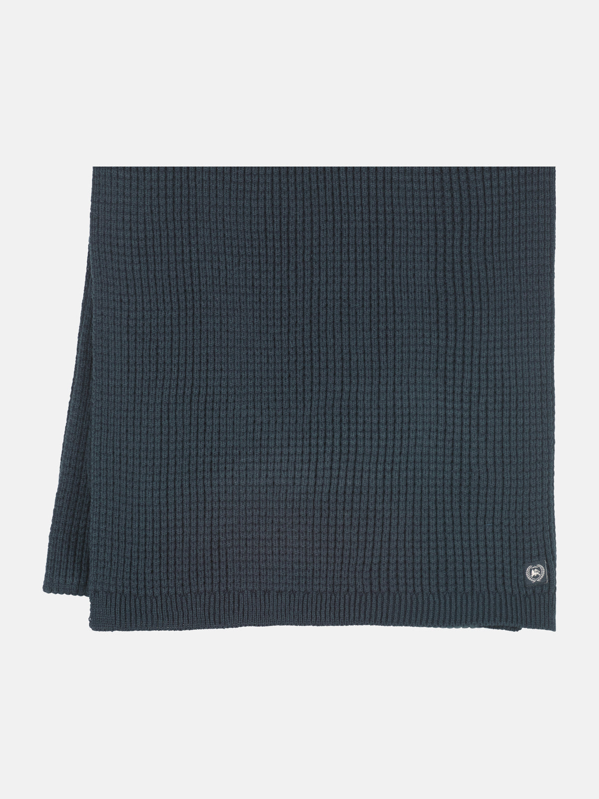 Knitted scarf made of warming synthetic fiber with a flexible structure