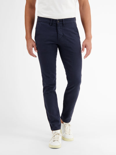 Chinos with stretch, narrow cut