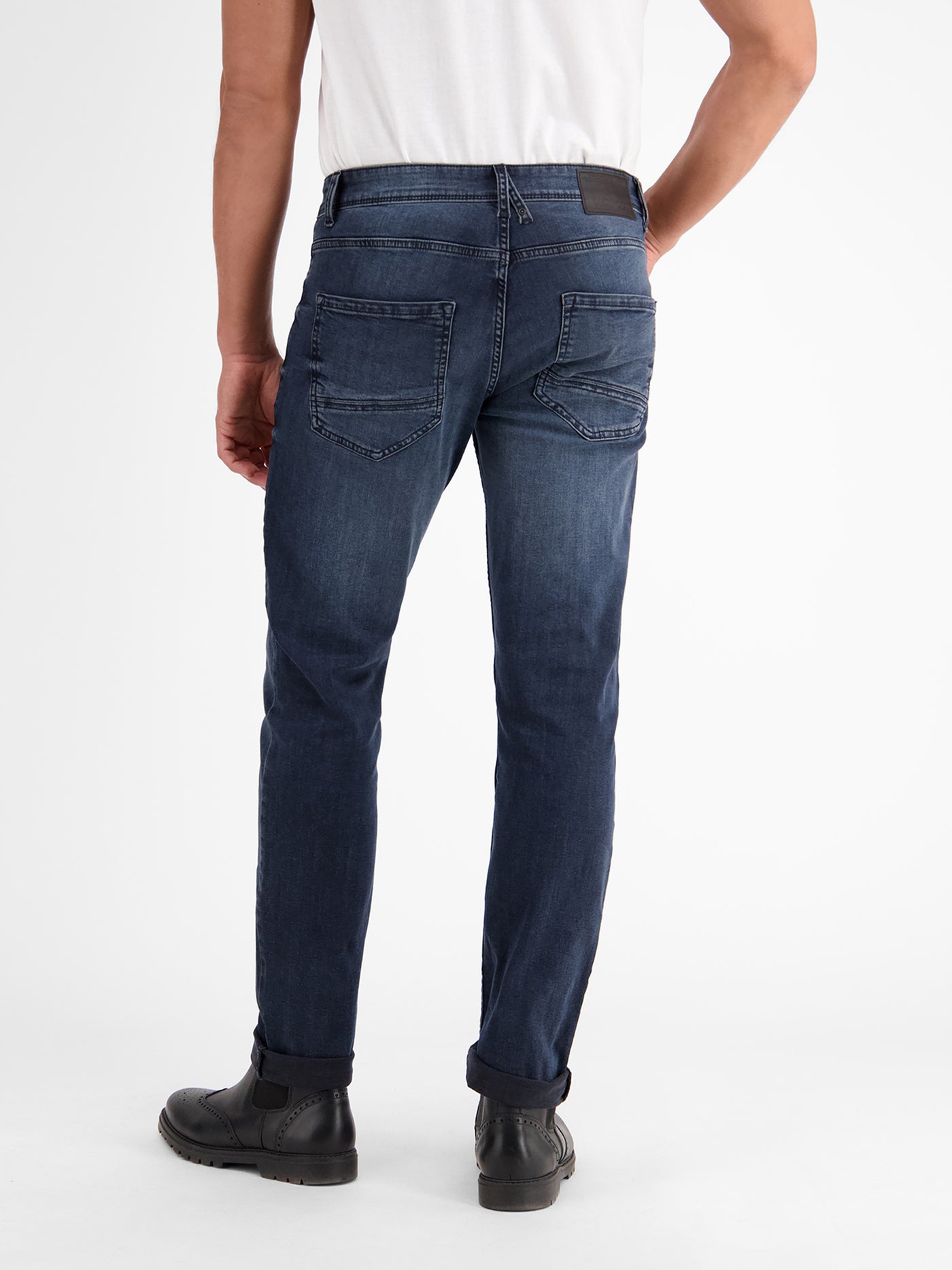 BAXTER 5-POCKET denim style, relaxed fit