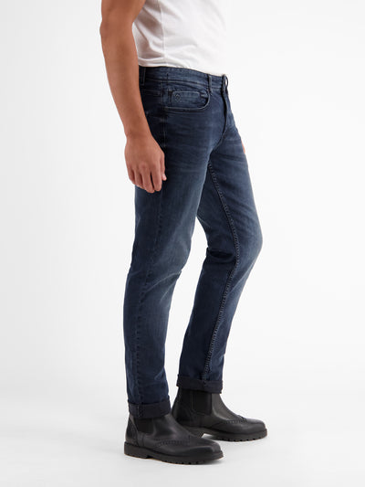 BAXTER 5-POCKET denim style, relaxed fit