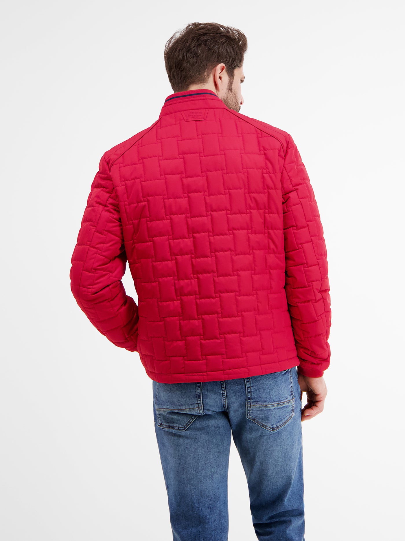 Lightly padded quilted jacket with a sporty look