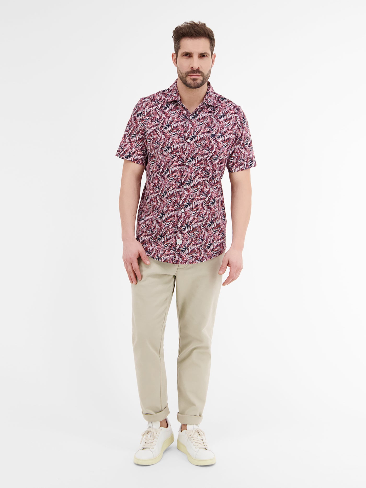 Summery short-sleeved shirt with a floral print