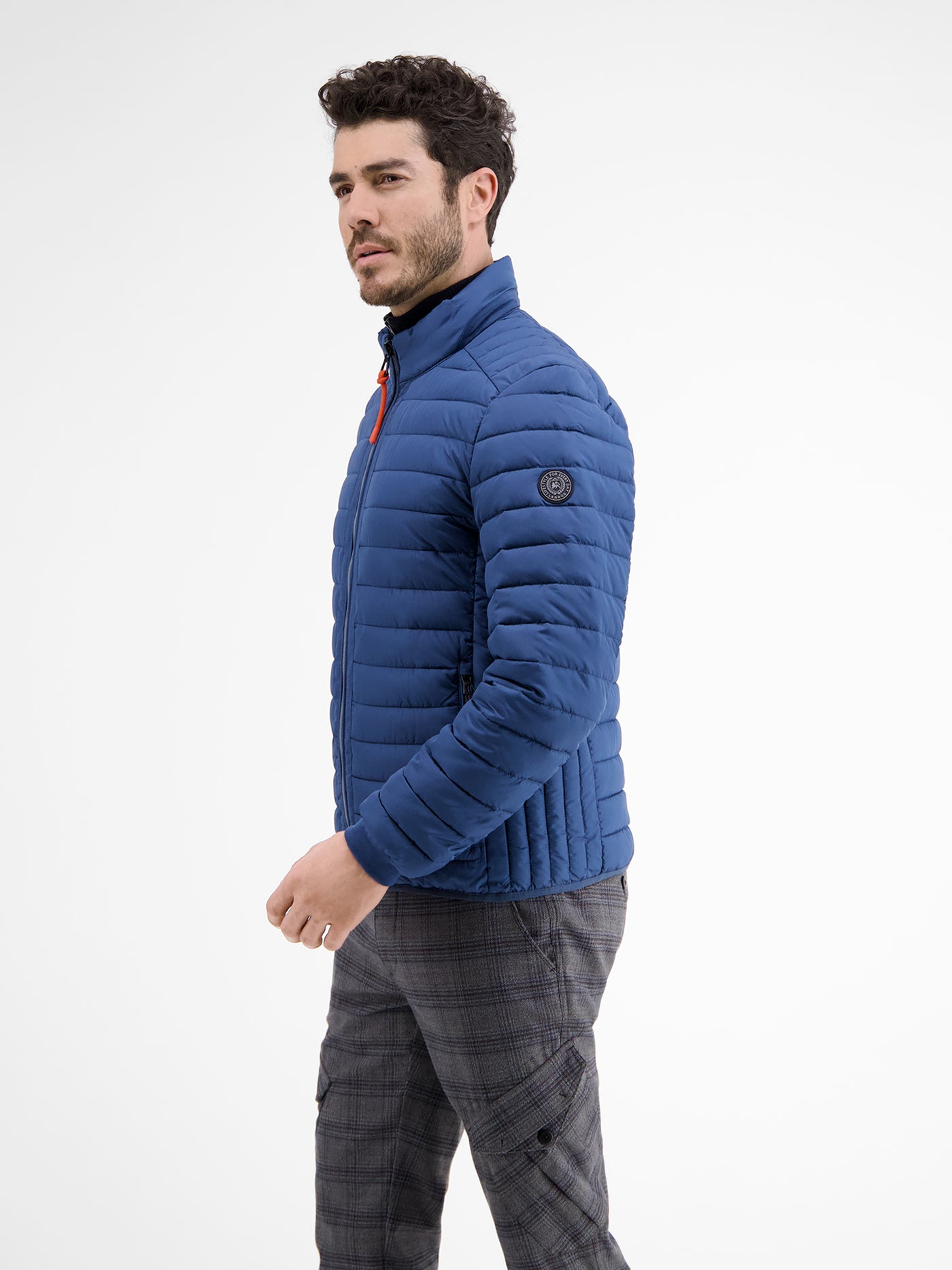 Padded jacket with horizontal quilting