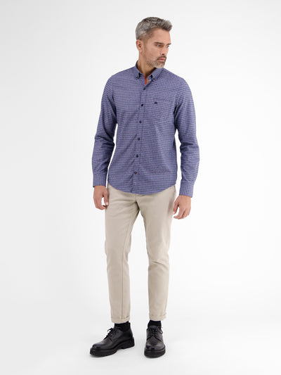 Long-sleeved shirt with minimal check