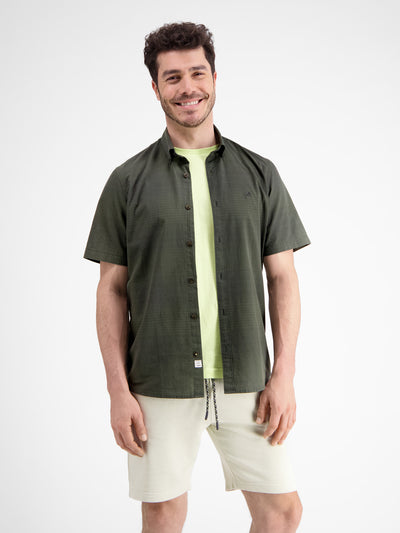 Short-sleeved shirt in structured check quality