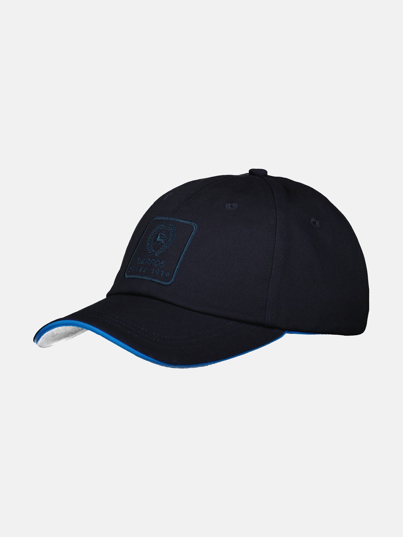 Baseball cap with appliqué